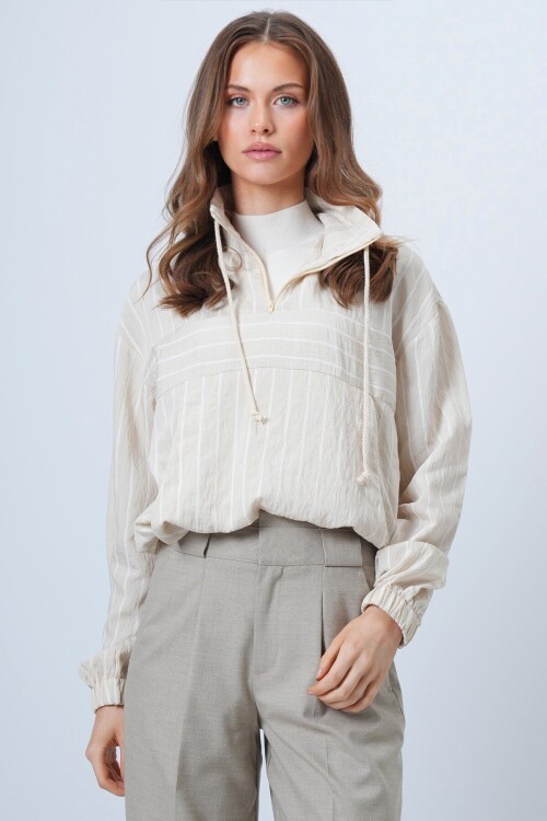 Dik Yaka Çizgili Cepli Dokuma Sweatshirt