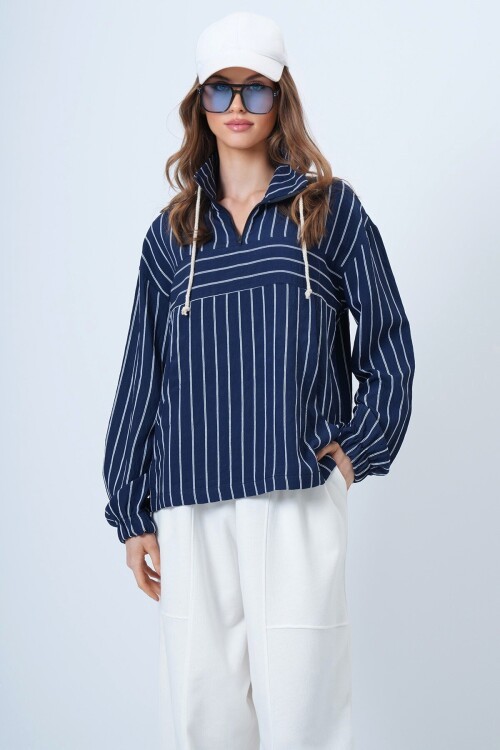 Dik Yaka Çizgili Cepli Dokuma Sweatshirt