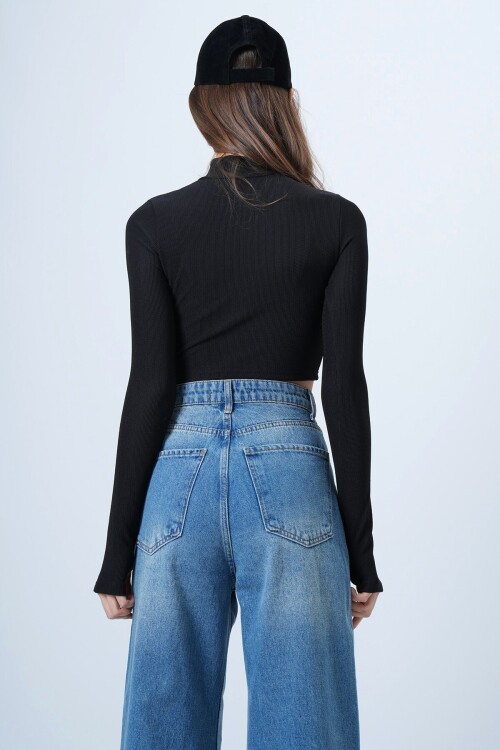 Dik Yaka Fermuarlı Ottoban Parmaklı Crop Hırka