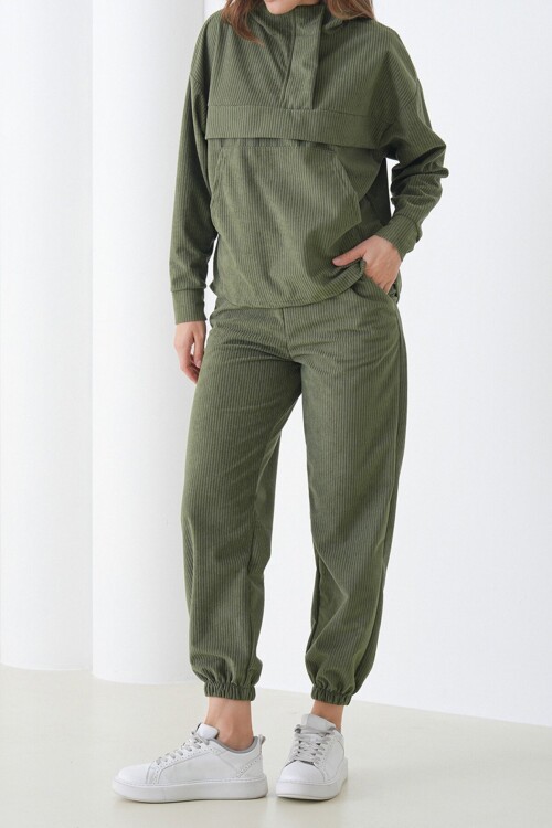 Dik Yaka Kanguru Cepli Sweatshirt ve Paçası Lastikli Pantolon Kadife Takım