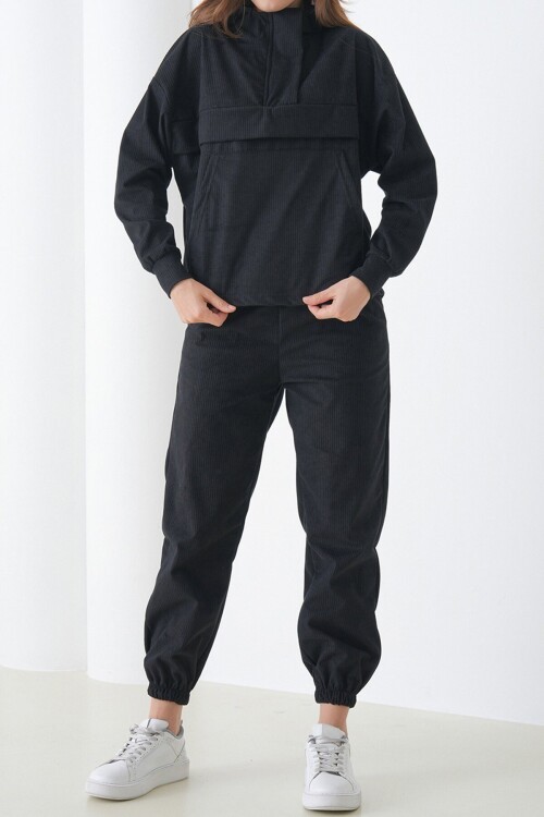 Dik Yaka Kanguru Cepli Sweatshirt ve Paçası Lastikli Pantolon Kadife Takım