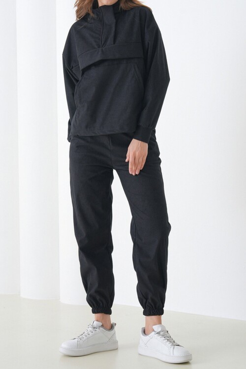 Dik Yaka Kanguru Cepli Sweatshirt ve Paçası Lastikli Pantolon Kadife Takım