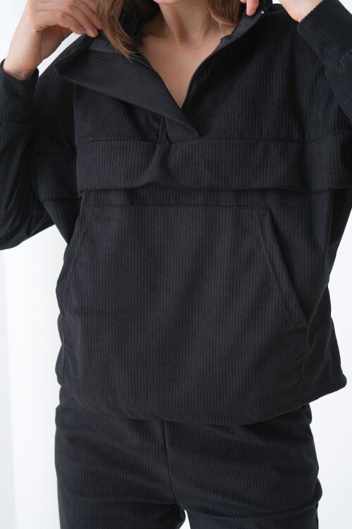 Dik Yaka Kanguru Cepli Sweatshirt ve Paçası Lastikli Pantolon Kadife Takım