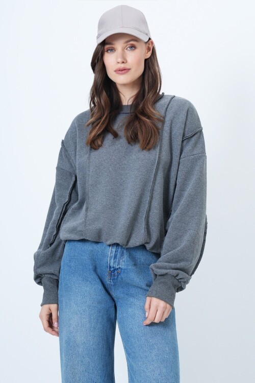 Dikiş Detaylı Oversize Tasarım Sweatshırt