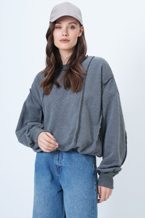 Dikiş Detaylı Oversize Tasarım Sweatshırt