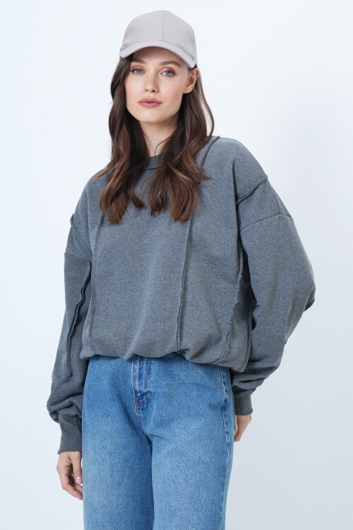 Dikiş Detaylı Oversize Tasarım Sweatshırt
