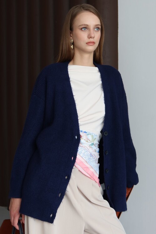 Düğme Kapamalı Fitilli Uzun Triko Hırka