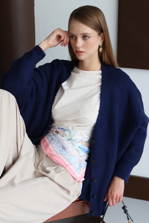 Düğme Kapamalı Fitilli Uzun Triko Hırka