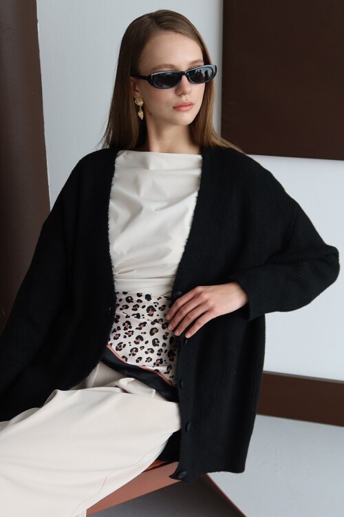 Düğme Kapamalı Fitilli Uzun Triko Hırka