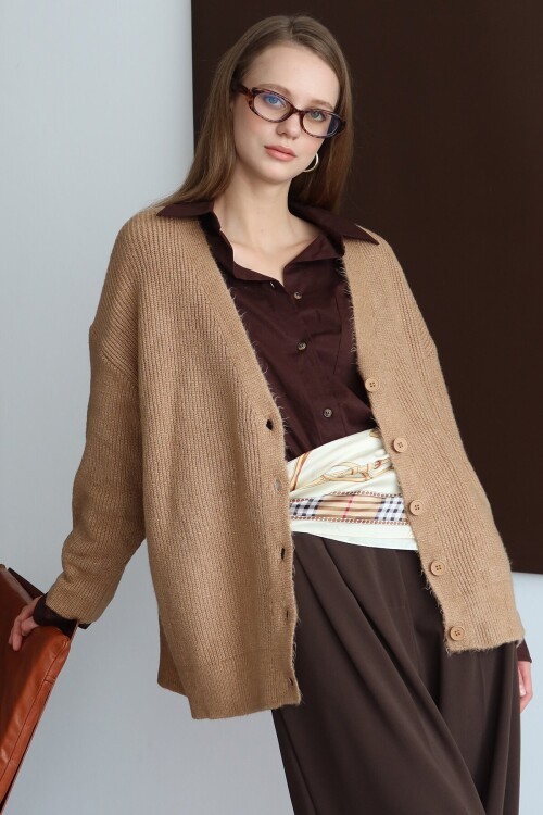 Düğme Kapamalı Fitilli Uzun Triko Hırka