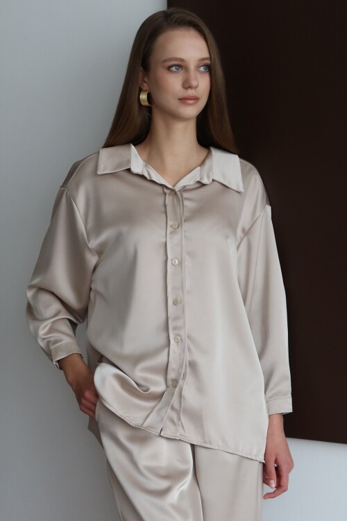 Düğmeli Oversize Saten Gömlek