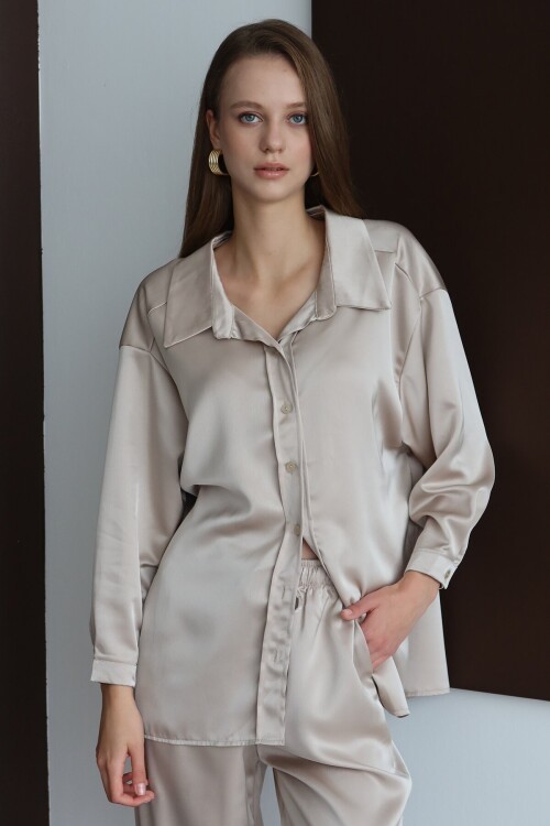 Düğmeli Oversize Saten Gömlek