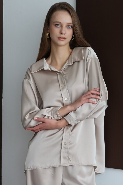 Düğmeli Oversize Saten Gömlek