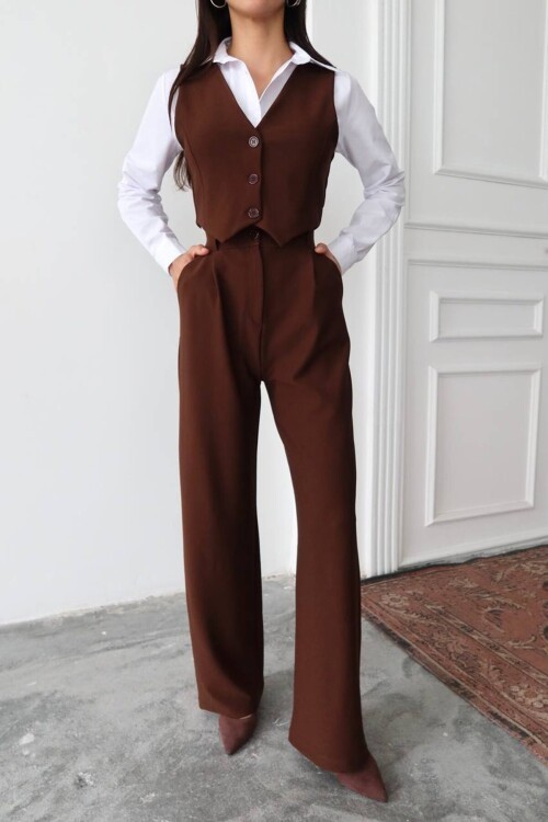 Düğmeli Yelek ve Palazzo Pantolon Takım