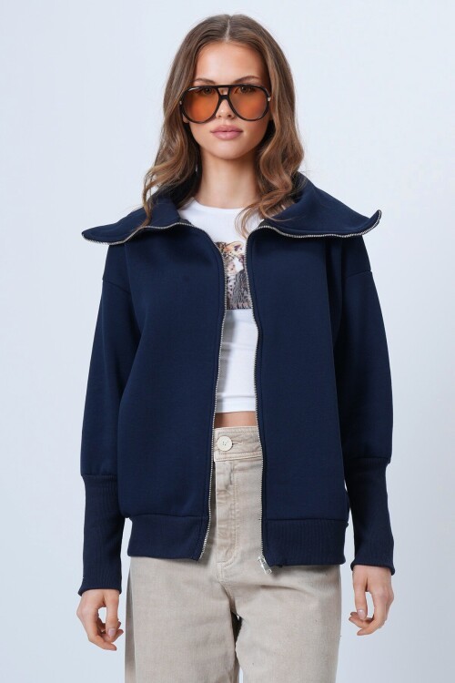 Fermuarlı Geniş Yakalı Uzun Kollu Sweatshirt