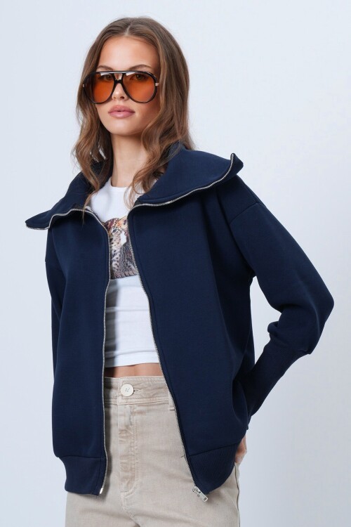 Fermuarlı Geniş Yakalı Uzun Kollu Sweatshirt