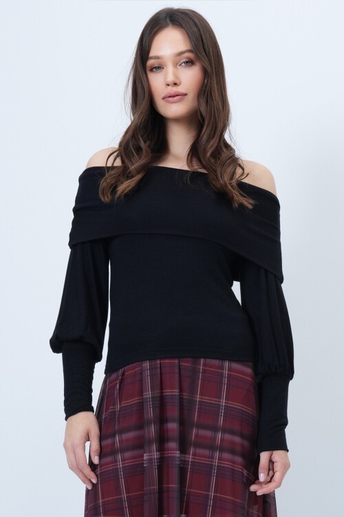 Geniş Kol Manşetli Madonna Yaka Bluz