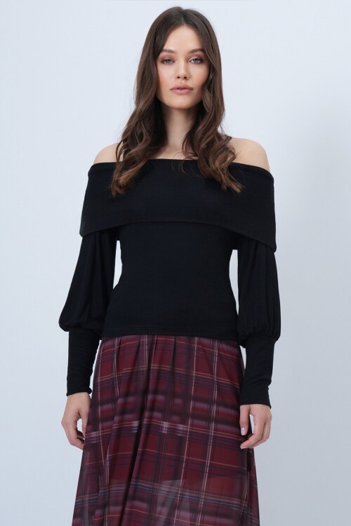 Geniş Kol Manşetli Madonna Yaka Bluz