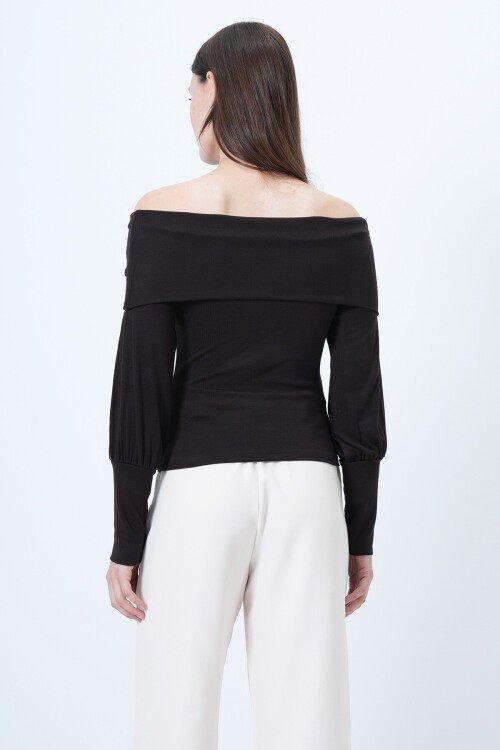 Geniş Kol Manşetli Madonna Yaka Bluz