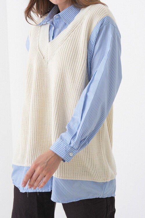 Gömlek Detaylı V Yaka Triko Süveter Bluz