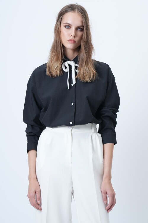 Kadife Kurdela Detaylı Kontrast Düğmeli Oversize Dokuma Gömlek