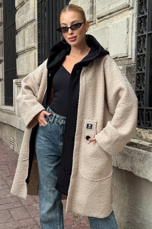 Kapüşonlu Çift Cepli Düğme Kapamalı Kaşe Kaban