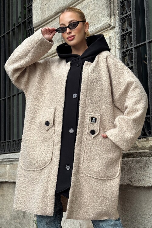 Kapüşonlu Çift Cepli Düğme Kapamalı Kaşe Kaban