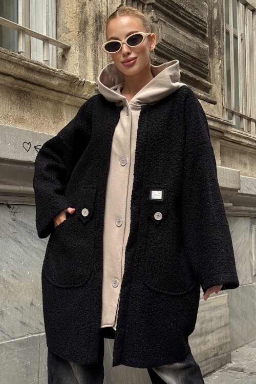 Kapüşonlu Çift Cepli Düğme Kapamalı Kaşe Kaban