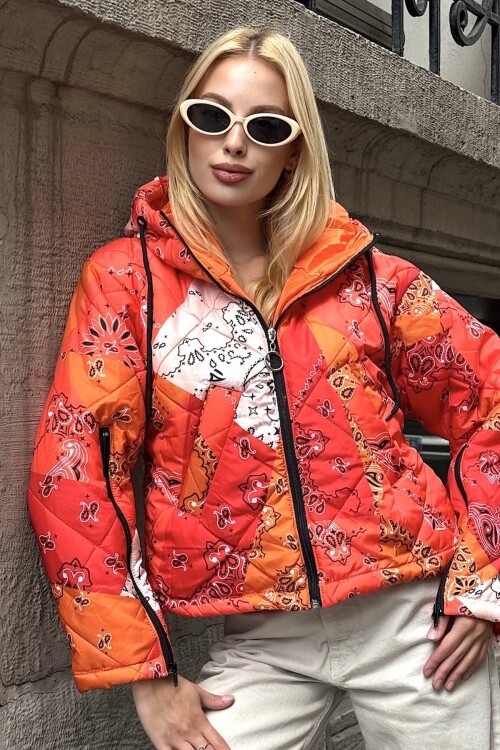 Kapüşonlu Kol Fermuarlı Kapitone Şişme Mont