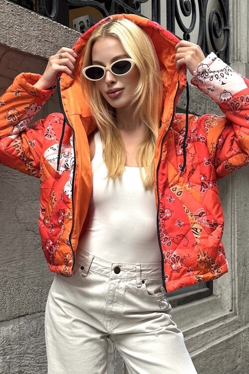 Kapüşonlu Kol Fermuarlı Kapitone Şişme Mont