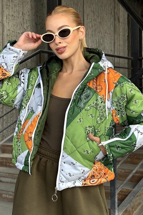 Kapüşonlu Kol Fermuarlı Kapitone Şişme Mont