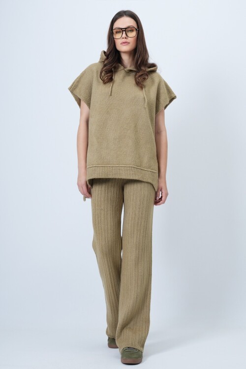 Kapüşonlu Kolsuz Sweat ve Beli Lastikli Pantolon Triko Takım