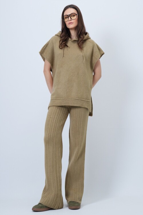 Kapüşonlu Kolsuz Sweat ve Beli Lastikli Pantolon Triko Takım