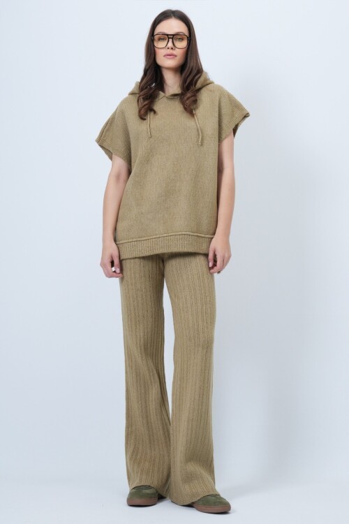 Kapüşonlu Kolsuz Sweat ve Beli Lastikli Pantolon Triko Takım