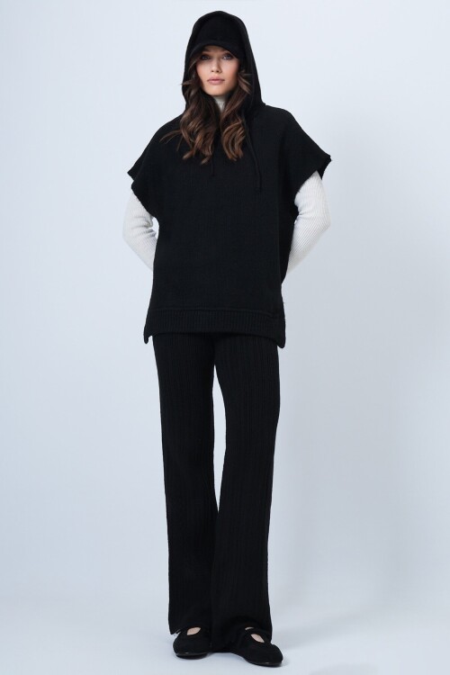 Kapüşonlu Kolsuz Sweat ve Beli Lastikli Pantolon Triko Takım