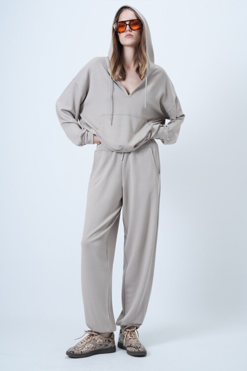 Kapüşonlu V Yaka Oversize Pamuklu Sweatshırt Ve Pantolonlu Takım