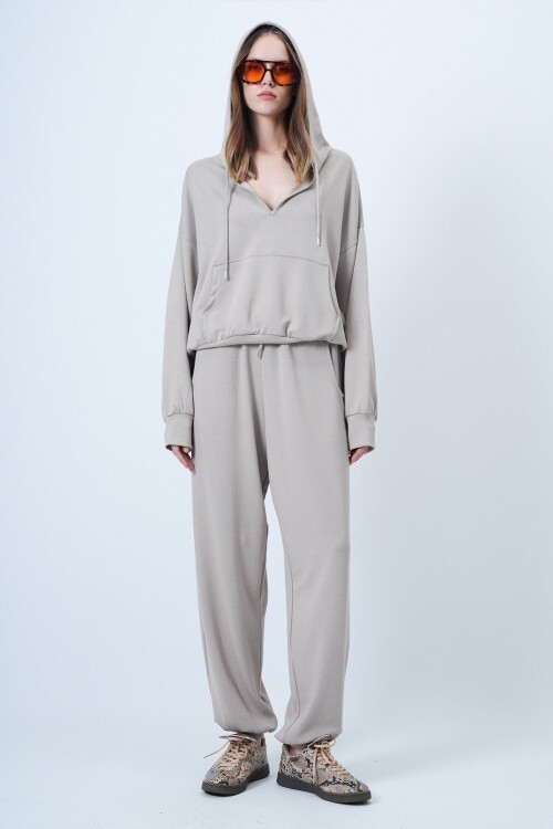 Kapüşonlu V Yaka Oversize Pamuklu Sweatshırt Ve Pantolonlu Takım