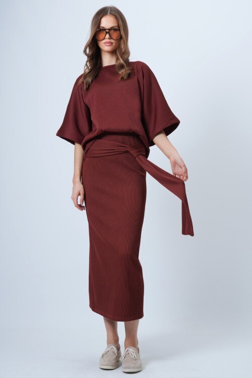 Kayık Yaka  Bluz Ve Bağlama Detaylı Etek Takım