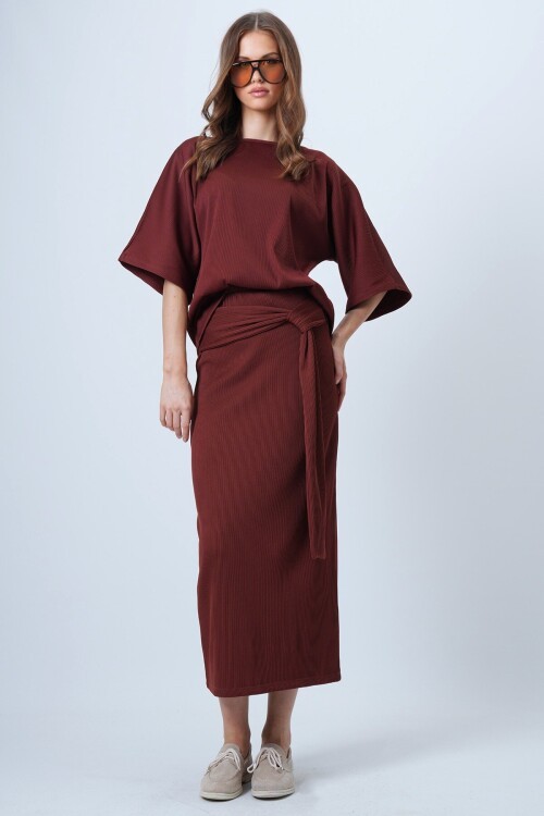 Kayık Yaka  Bluz Ve Bağlama Detaylı Etek Takım