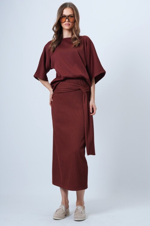 Kayık Yaka  Bluz Ve Bağlama Detaylı Etek Takım