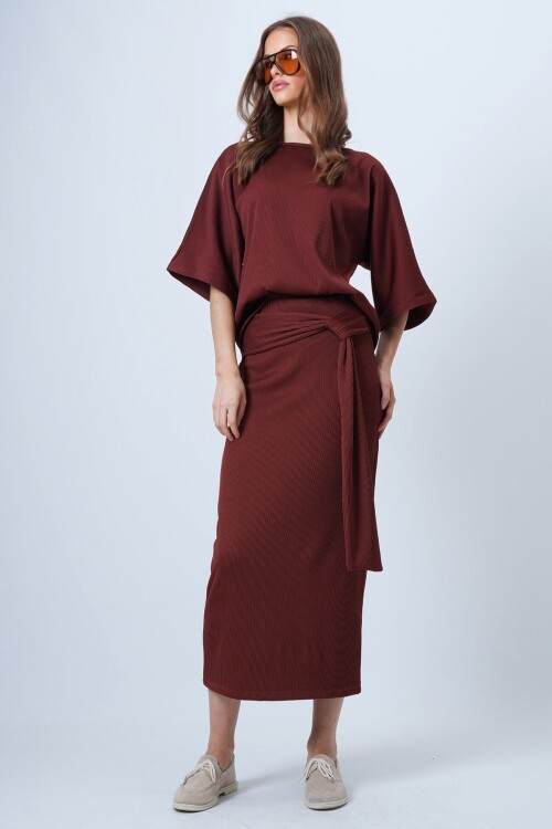 Kayık Yaka  Bluz Ve Bağlama Detaylı Etek Takım