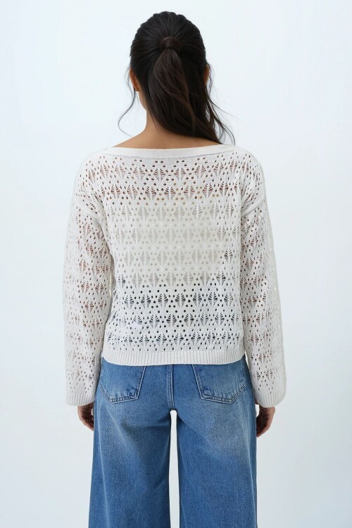 Kayık Yaka Delik Ajurlu Triko Bluz