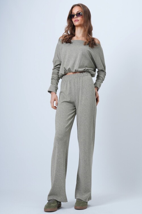 Kayık Yaka Simli Kolları Büzgü Detaylı Bluz Ve Pantolon Takım