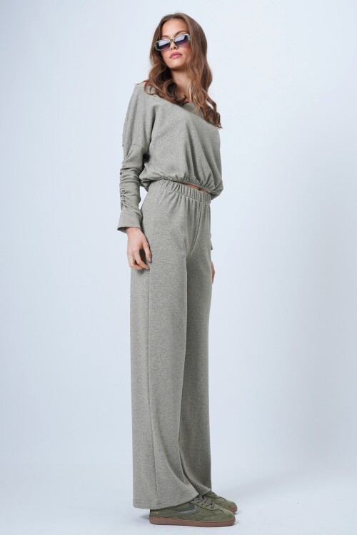 Kayık Yaka Simli Kolları Büzgü Detaylı Bluz Ve Pantolon Takım