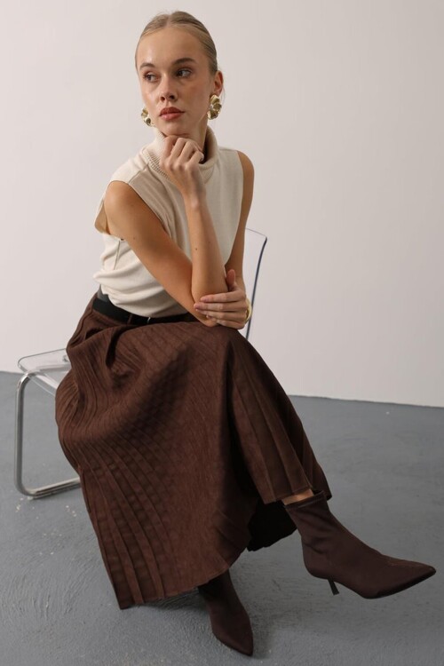 Kemer Detaylı Piliseli Midi Boy Süet  Etek