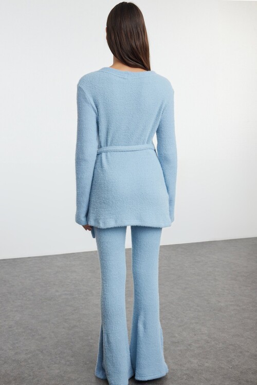 Kruvaze Yaka Bağlamalı Bluz Ve İspanyol Paça Pantolon Takım