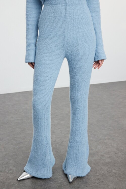 Kruvaze Yaka Bağlamalı Bluz Ve İspanyol Paça Pantolon Takım