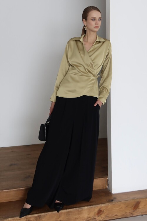 Kruvaze Yaka Bağlamalı Saten Bluz