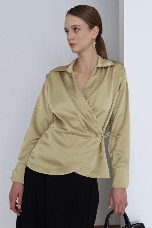 Kruvaze Yaka Bağlamalı Saten Bluz