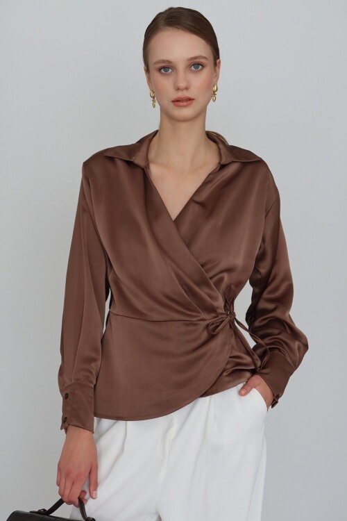 Kruvaze Yaka Bağlamalı Saten Bluz